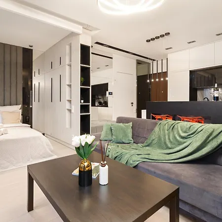 Golden Luxe - Mennica - Business & Center