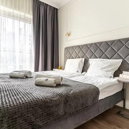 Golden -city Center - Mennica Apartment *